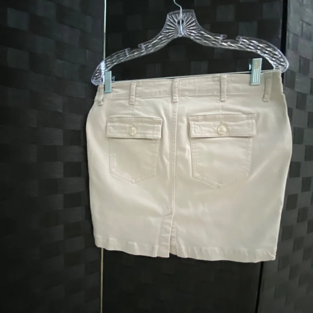 Liverpool, Los Angeles, light beige skirt. Size 6P - Picture 5 of 5